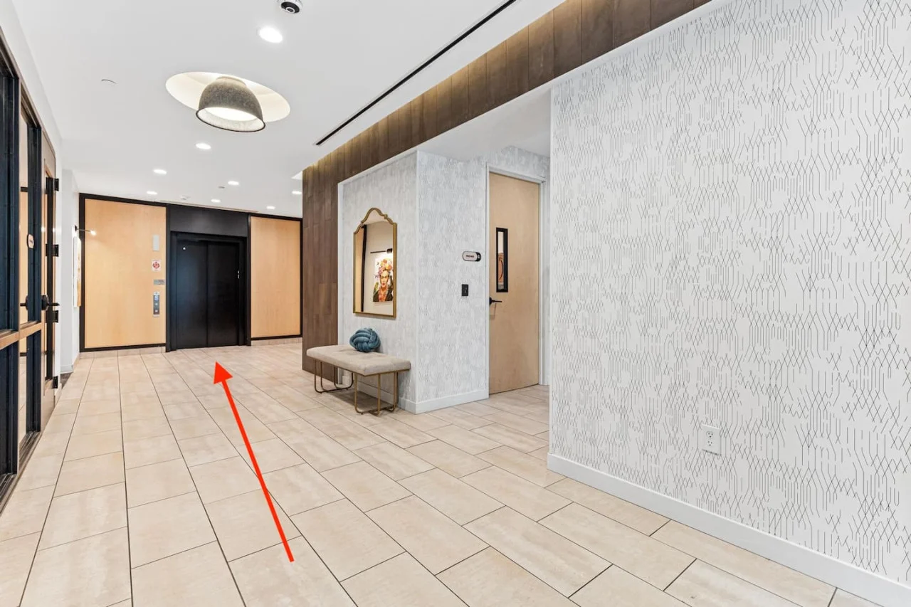 Elevator, Building Foyer