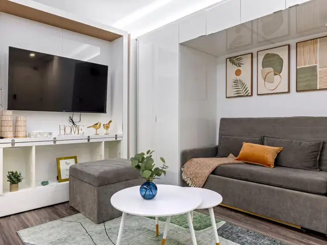 RooftopPatio+FreeParkin+ClevlandClinic+LittleItaly