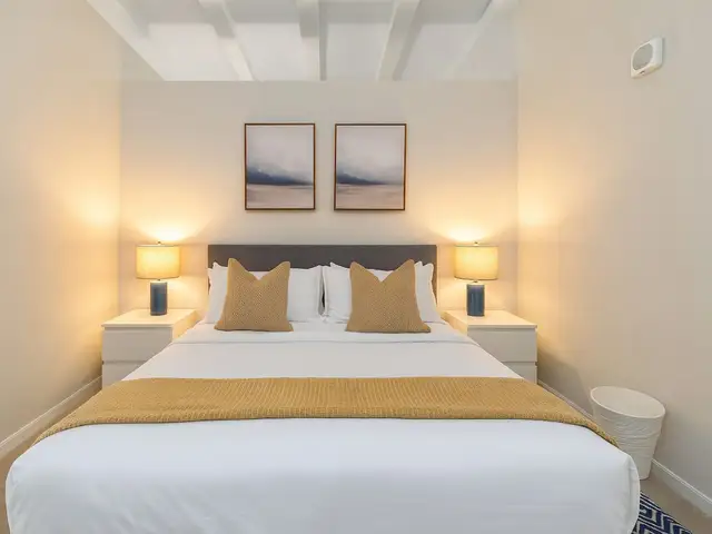 Cozy 1BR in Downtown | Walk to Stadiums + Gym