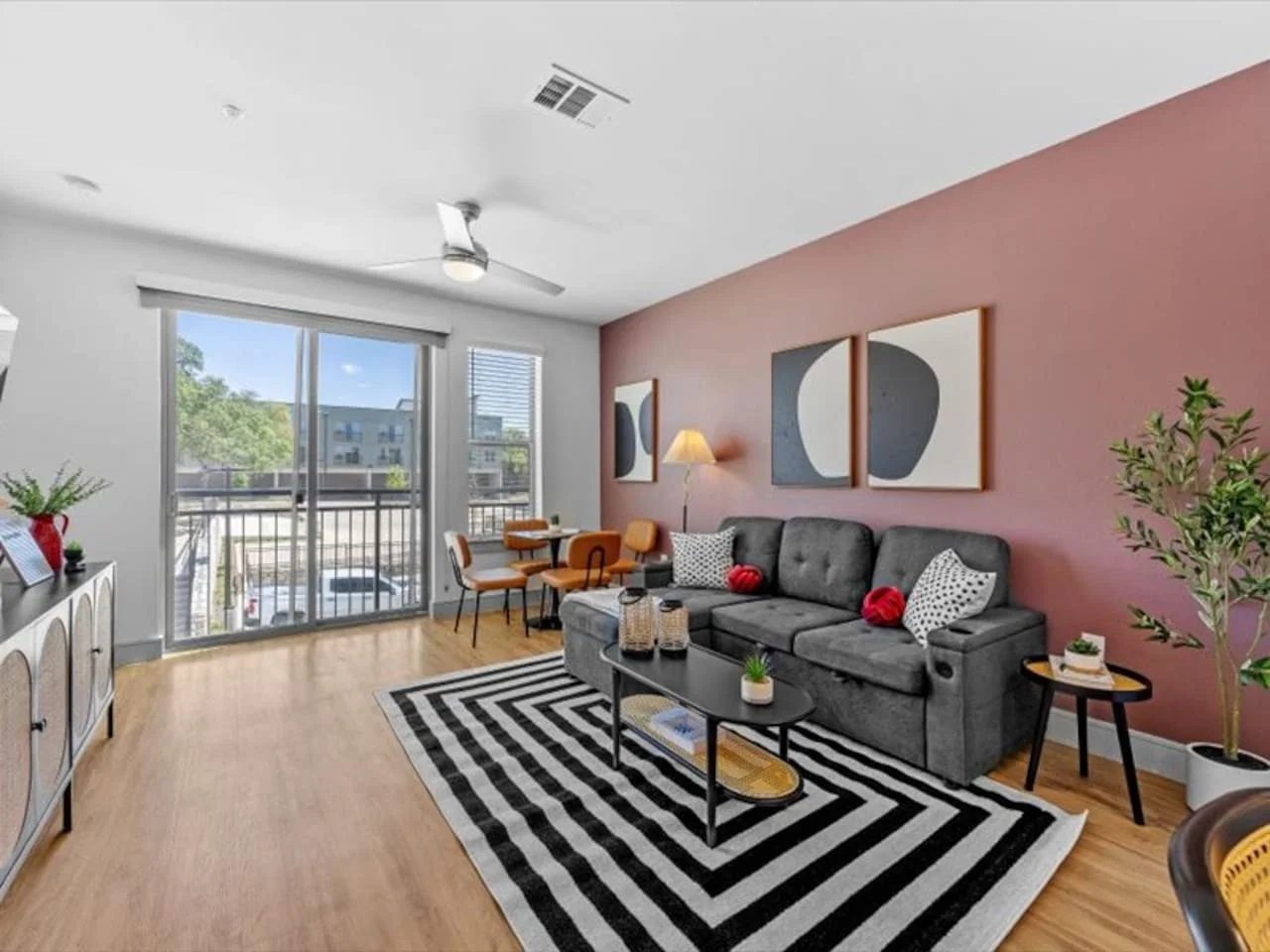 The living room invite you to relax and unwind, with a layout designed to maximize comfort and tranquility.