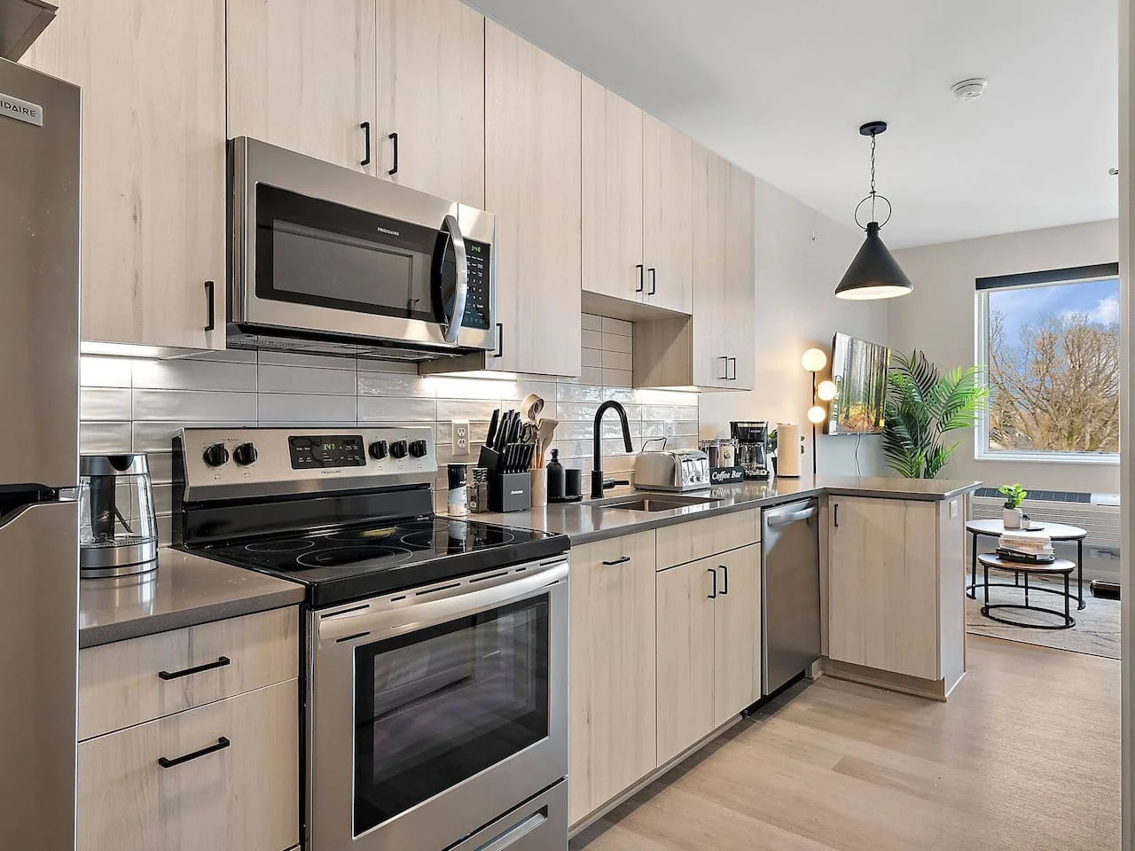 The kitchen’s open layout allows you to move freely as you prepare meals, with everything you need at your fingertips.
