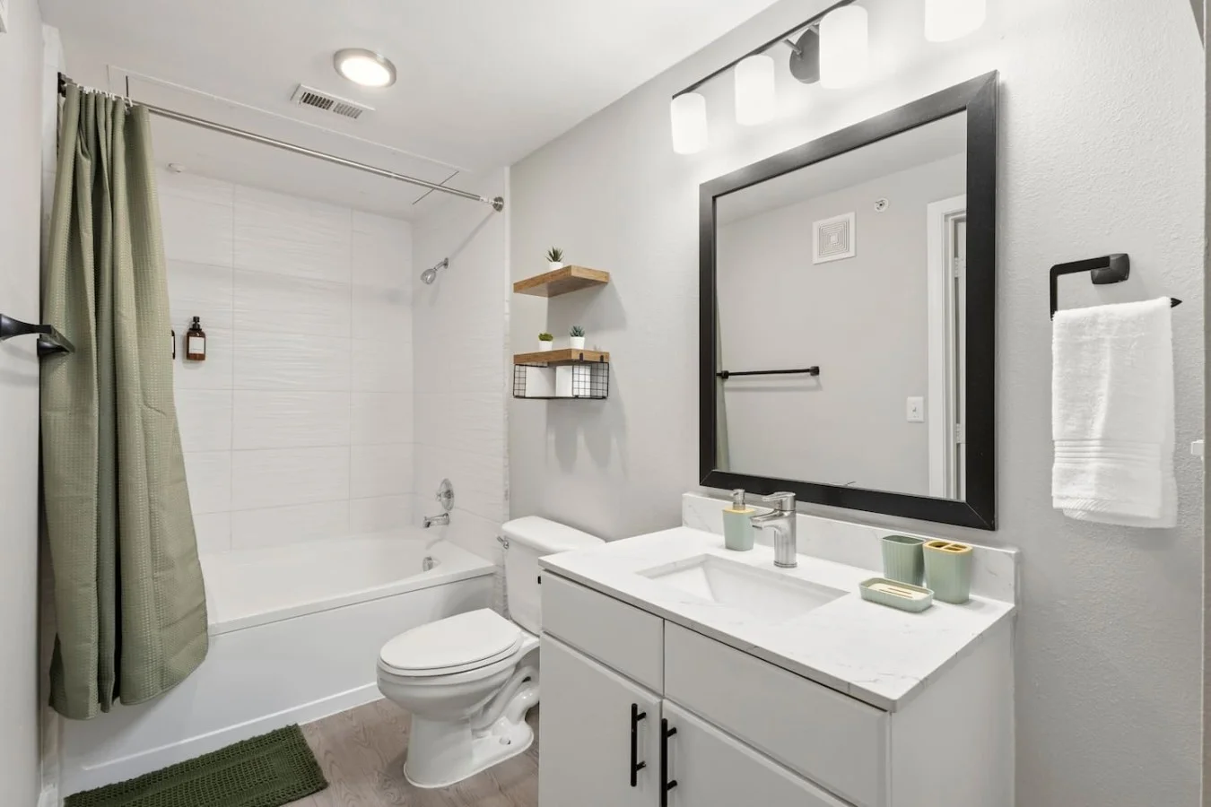 View of Full Bath Attached to Bedroom