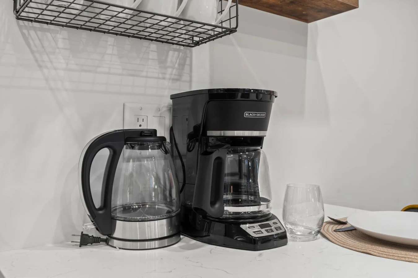 You’ll love the convenience of this fully equipped kitchen, where you can brew coffee, cook meals, or prepare snacks. The cozy layout and warm ambiance make cooking here a delightful part of your stay.