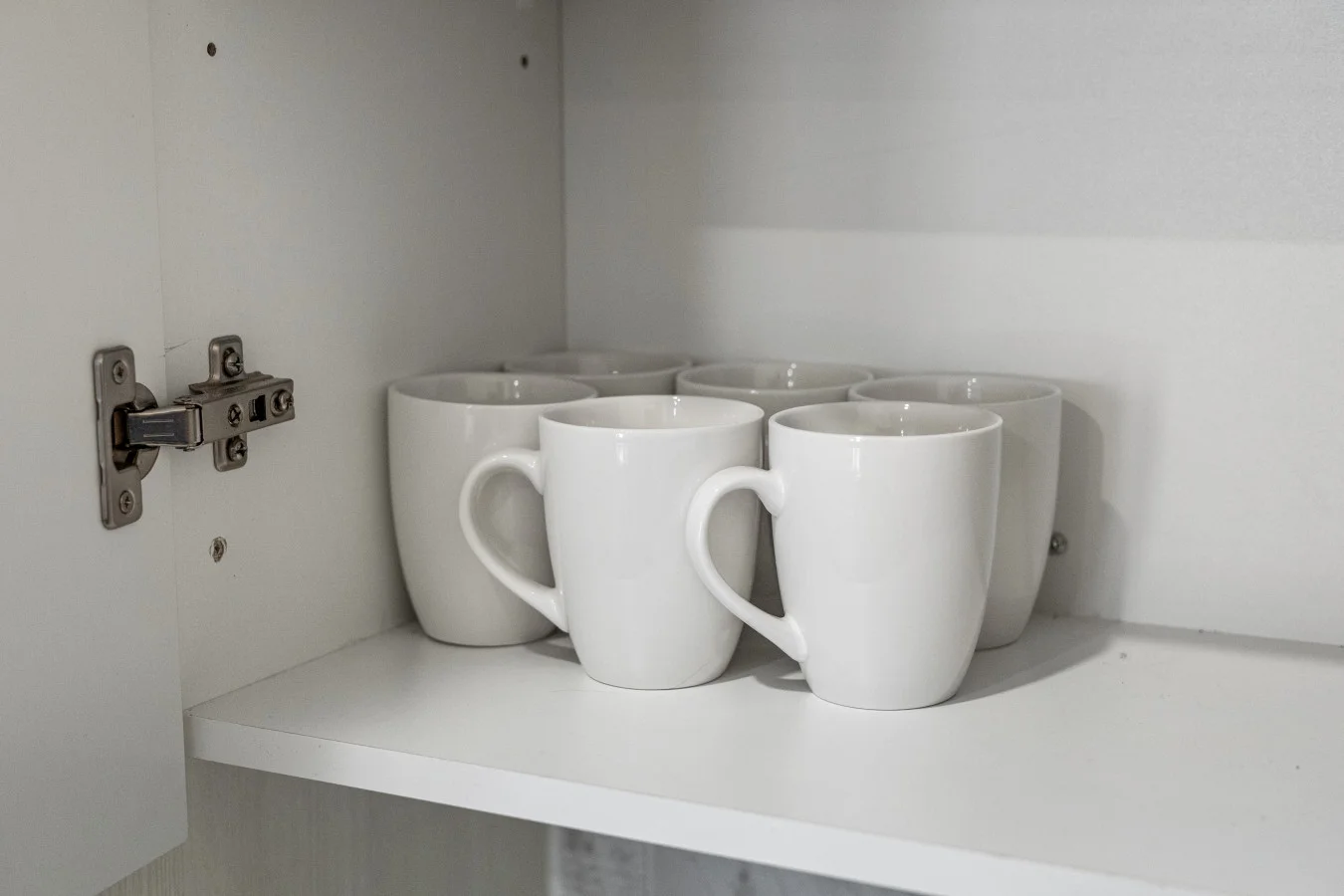 Start your day with a fresh cup—mugs ready and waiting in our organized kitchen.