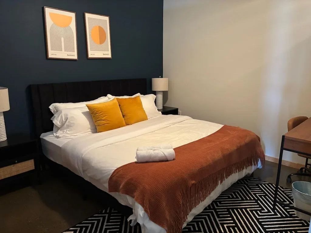 Cozy & Chic 1BD | Midtown Luxe