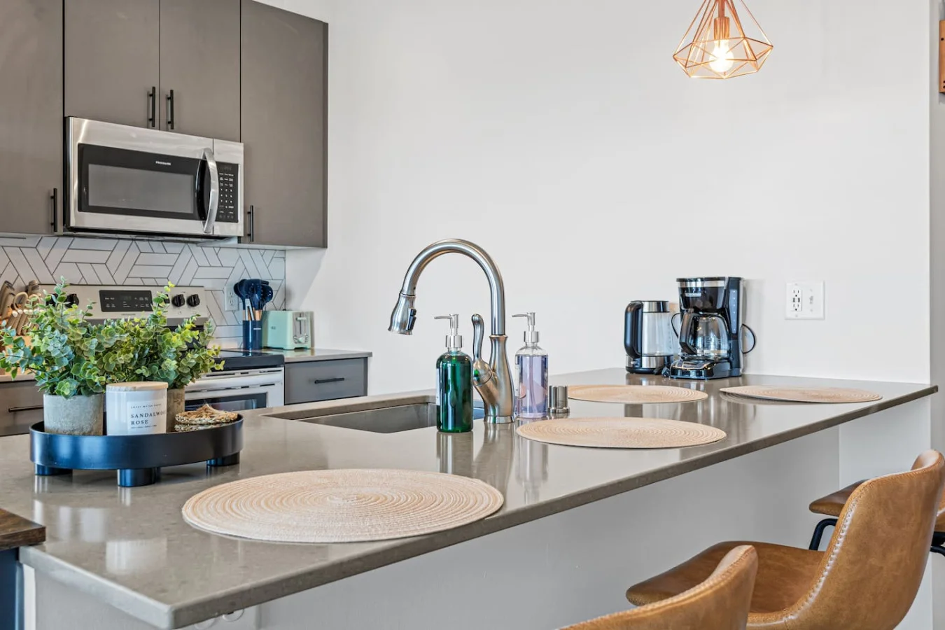 The kitchen’s open layout allows you to move freely as you prepare meals, with everything you need at your fingertips.