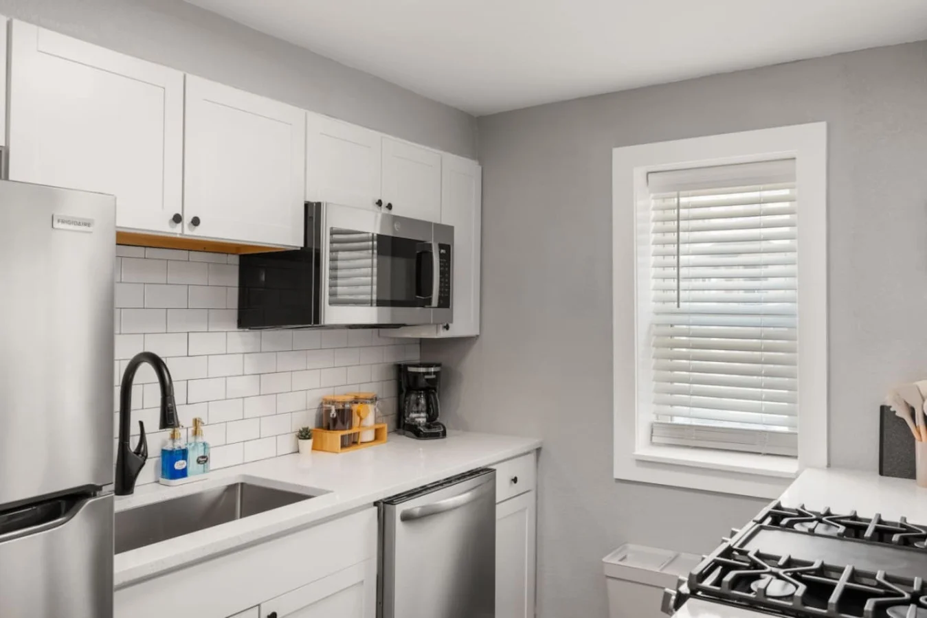 You’ll love the convenience of this fully equipped kitchen, where you can brew coffee, cook meals, or prepare snacks. The cozy layout and warm ambiance make cooking here a delightful part of your stay.