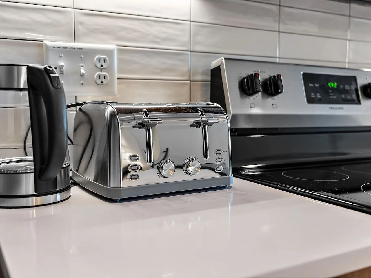 The kitchen’s open layout allows you to move freely as you prepare meals, with everything you need at your fingertips.
