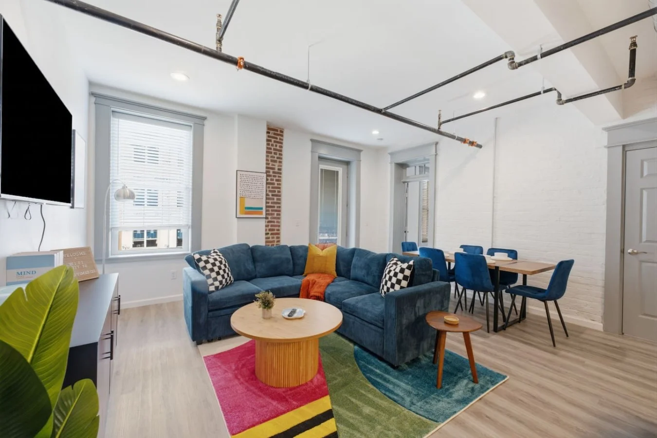 Lux Executive Suite: Sleeps 5; Heart of Columbus