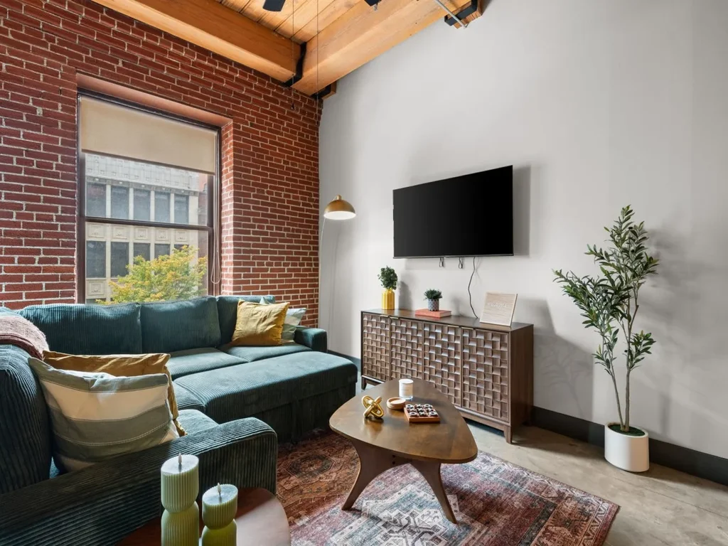 Stylish 2BR Downtown St. Louis Escape