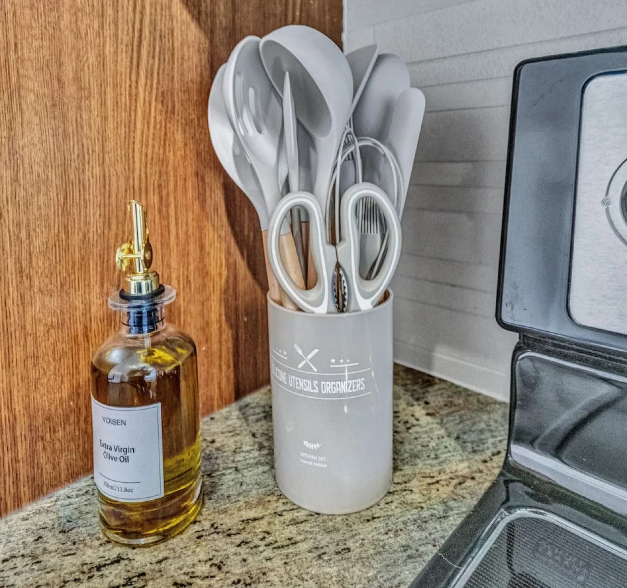 Fully equipped kitchen with all the tools you need for a perfect culinary experience. Enjoy the convenience of having everything at your fingertips!