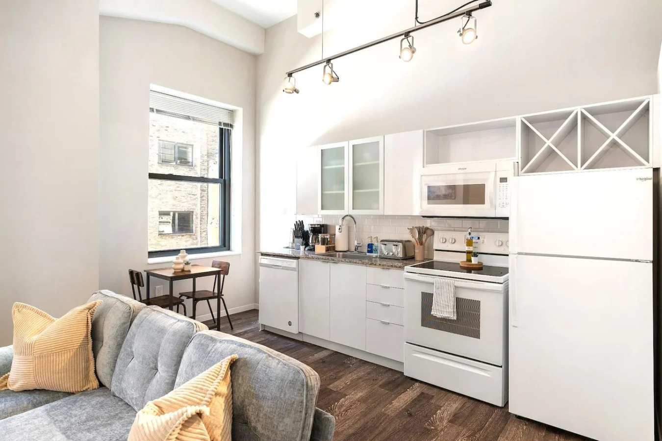The kitchen’s open layout allows you to move freely as you prepare meals, with everything you need at your fingertips.