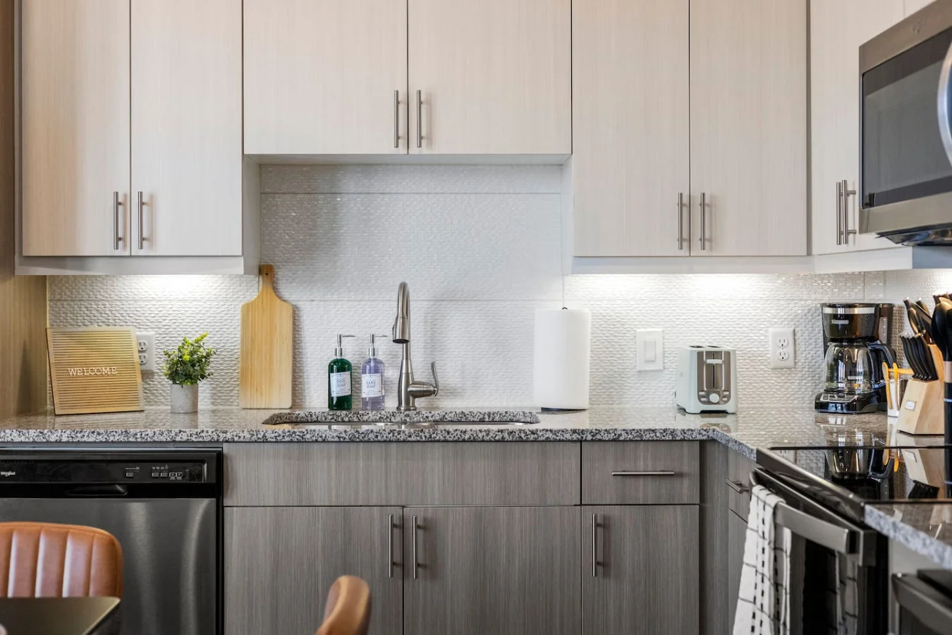 You can almost hear the sizzle of ingredients as you cook in the well-equipped kitchen, where every detail is designed for convenience.