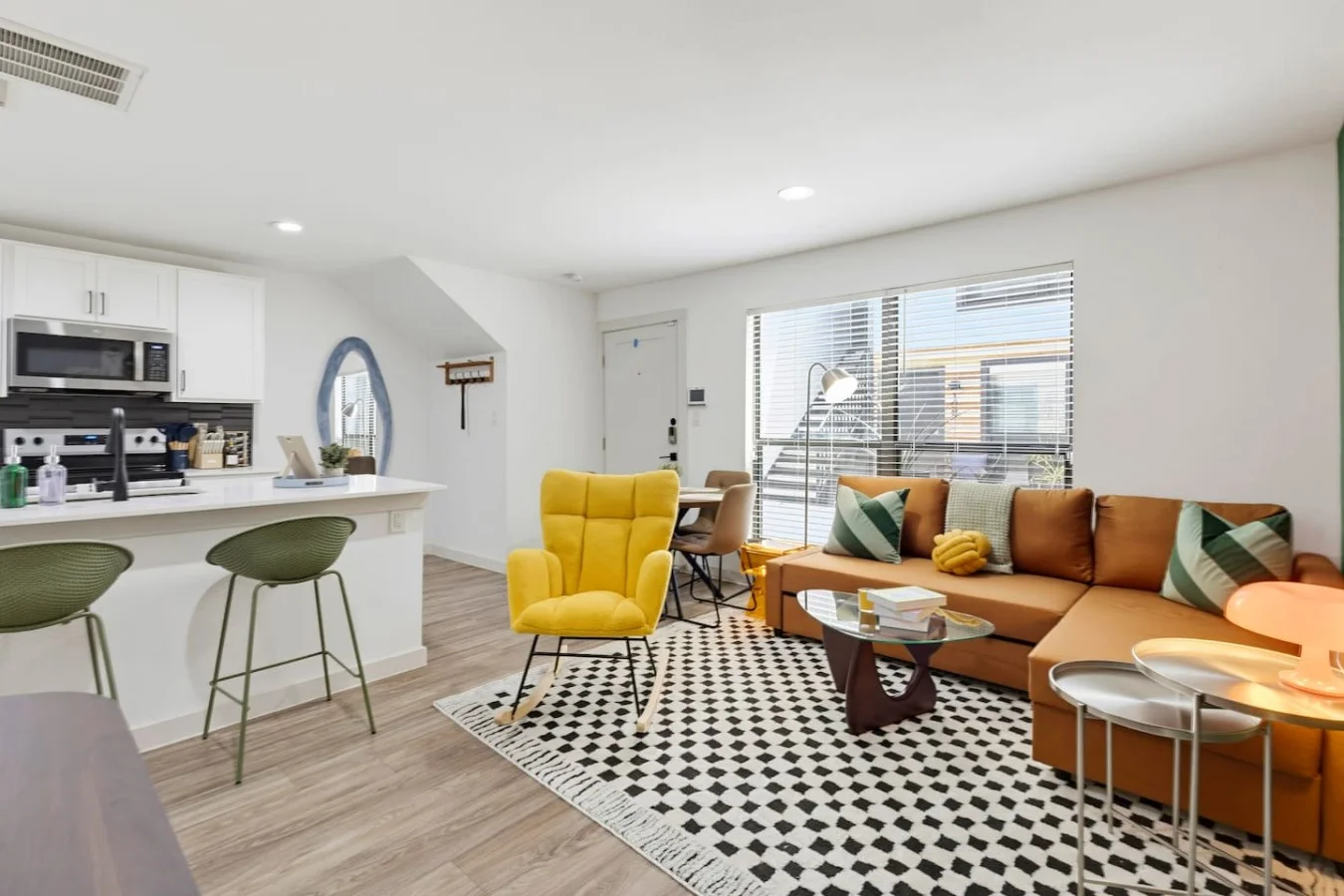 Sleeps 3 ~ Near American Airlines Center + the Medical District + Downtown/Uptown