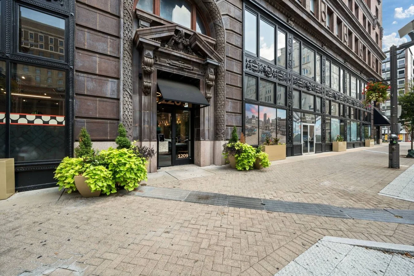 Luxury building, newly renovated, in the heart of St. Louis, Missouri.