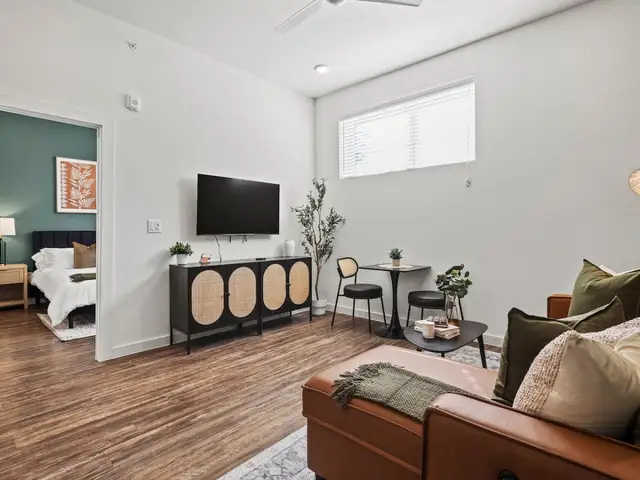 Lux APT Close to Downtown w/KING BED+ROOFTOP+LNDRY