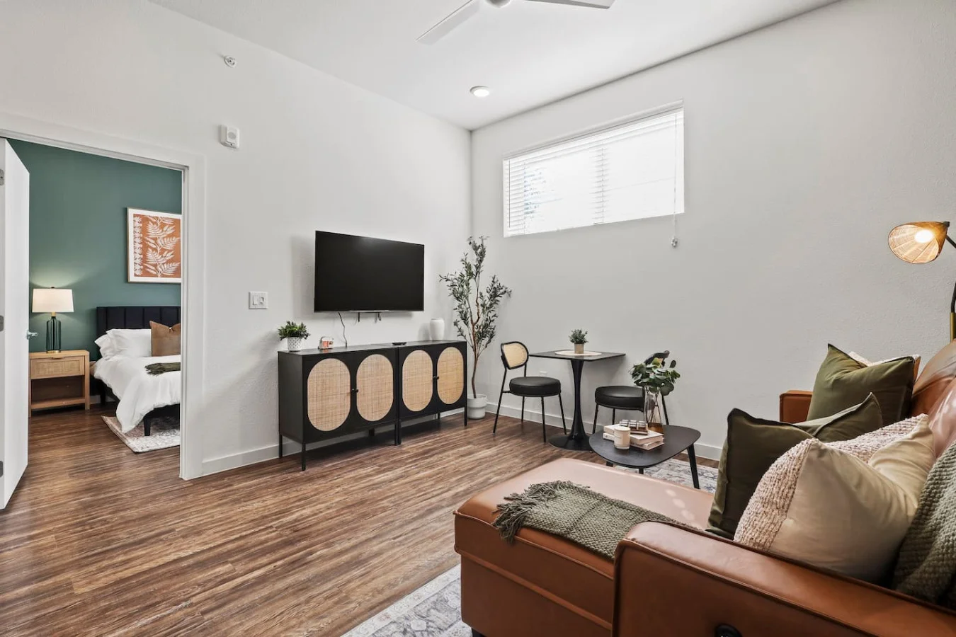 Lux APT Close to Downtown w/KING BED+ROOFTOP+LNDRY