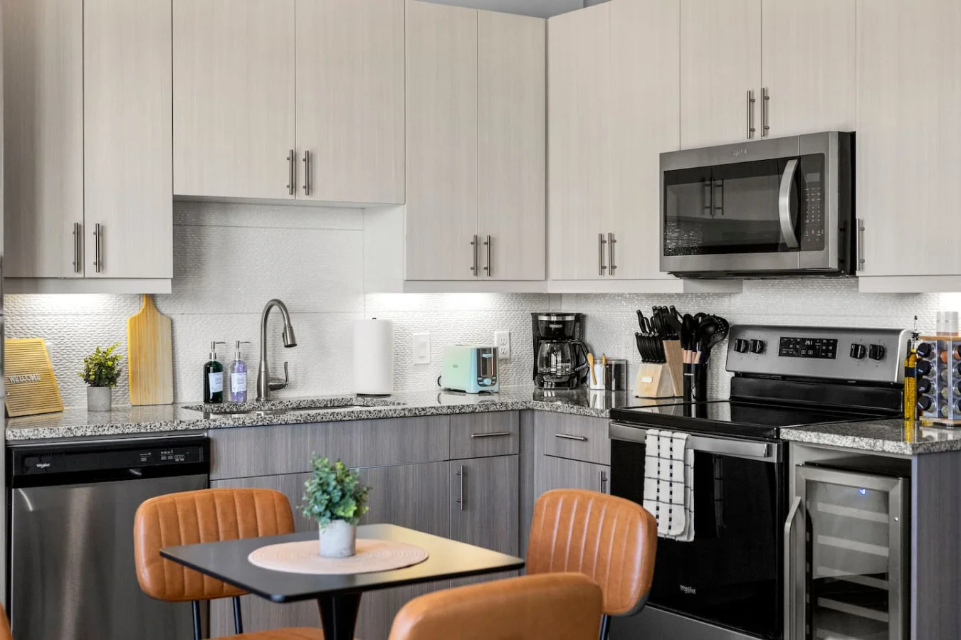 The kitchen’s open layout allows you to move freely as you prepare meals, with everything you need at your fingertips.