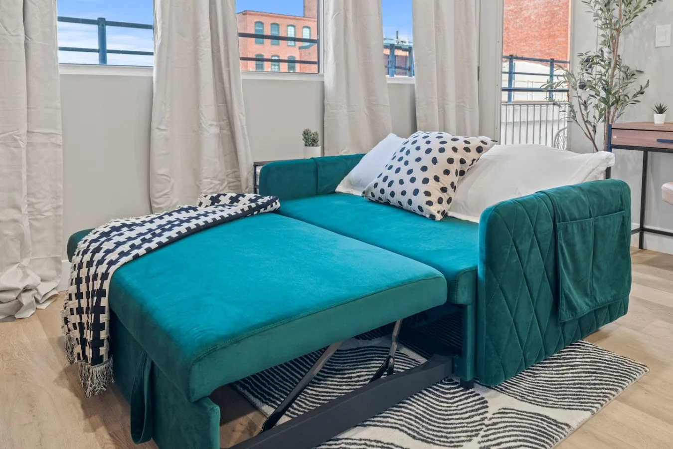 The living room invite you to relax and unwind, with a layout designed to maximize comfort and tranquility.