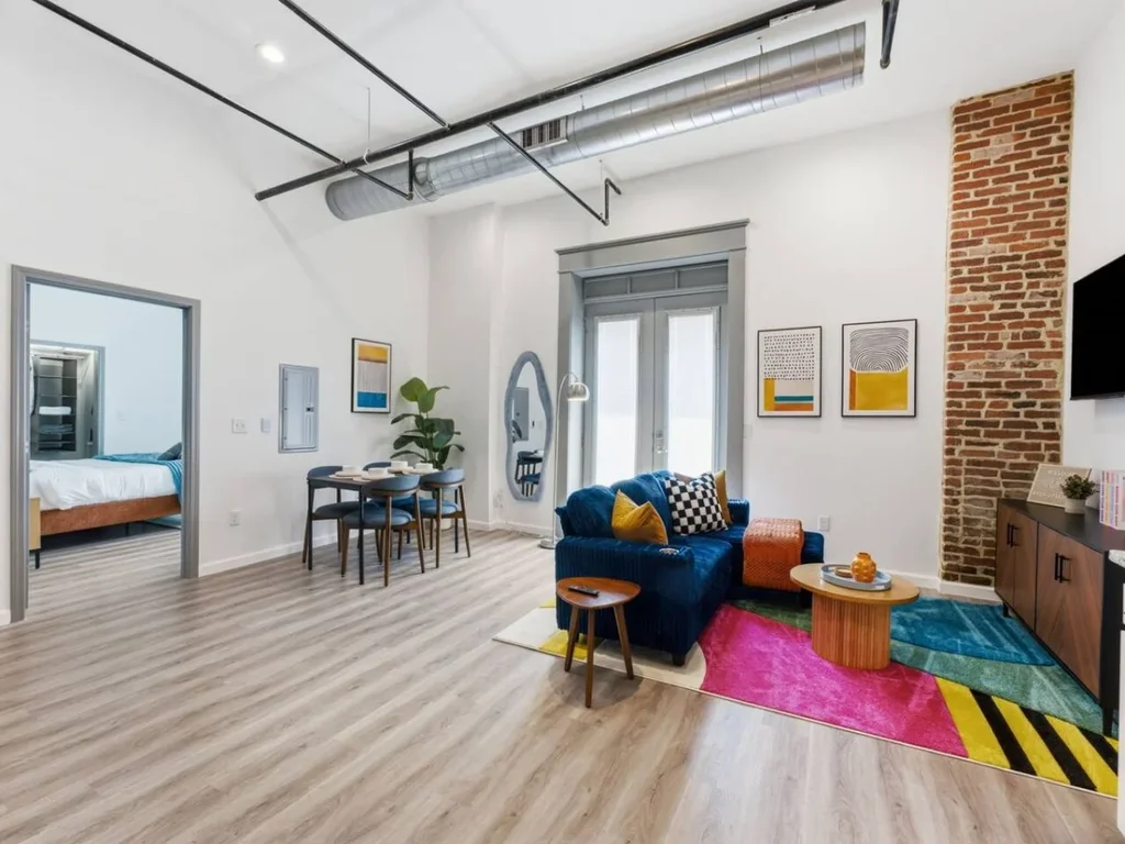 Lux Executive Suite: Sleeps 4; Heart of Columbus
