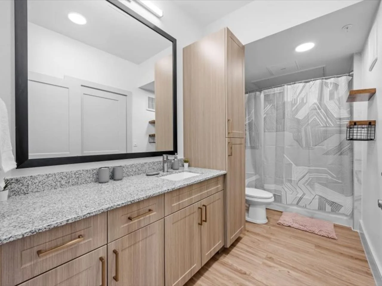 Step into this sparkling clean bathroom, offering you a refreshing retreat. Enjoy a hot shower surrounded by serene forest vibes, and wrap yourself in soft towels after a long day of exploring or relaxing.