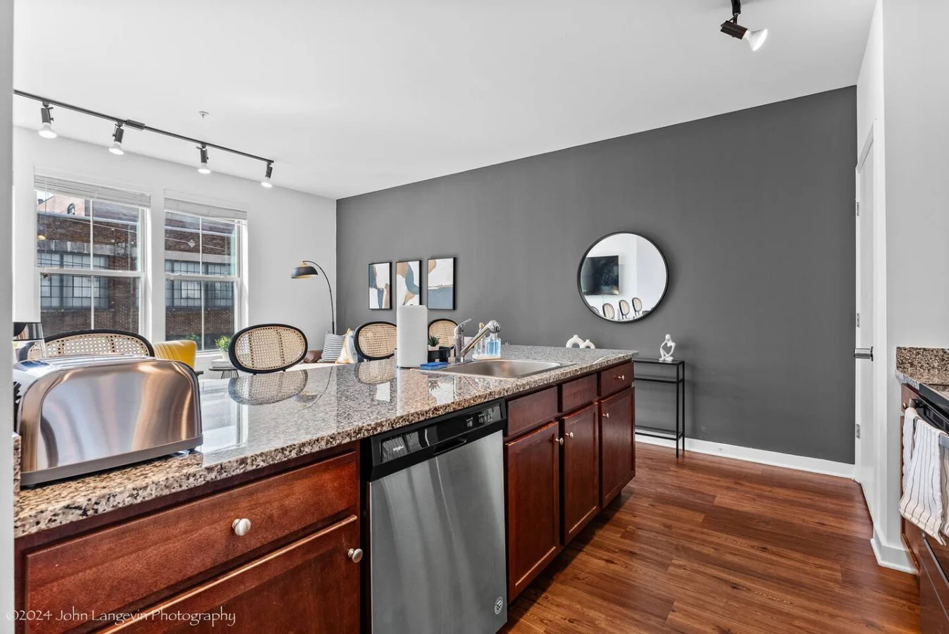 The kitchen’s open layout allows you to move freely as you prepare meals, with everything you need at your fingertips.