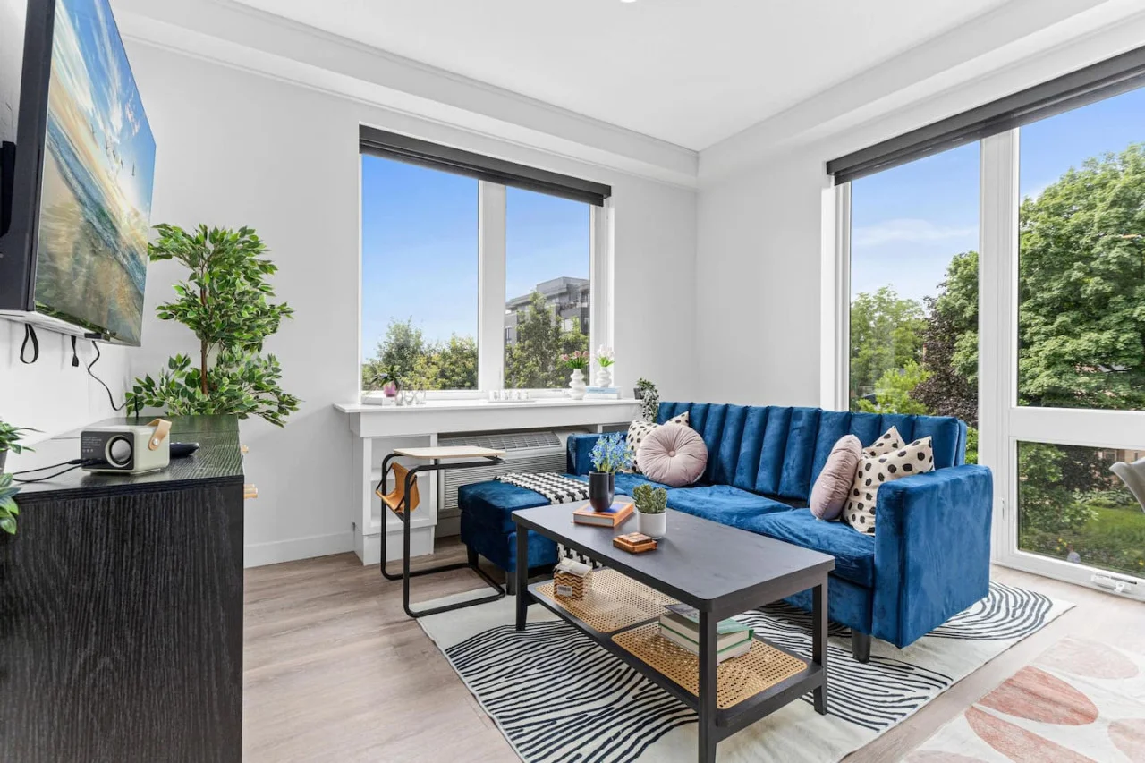 1Bed 1Bath + Gym | 10 min DT + Stadiums & Airport