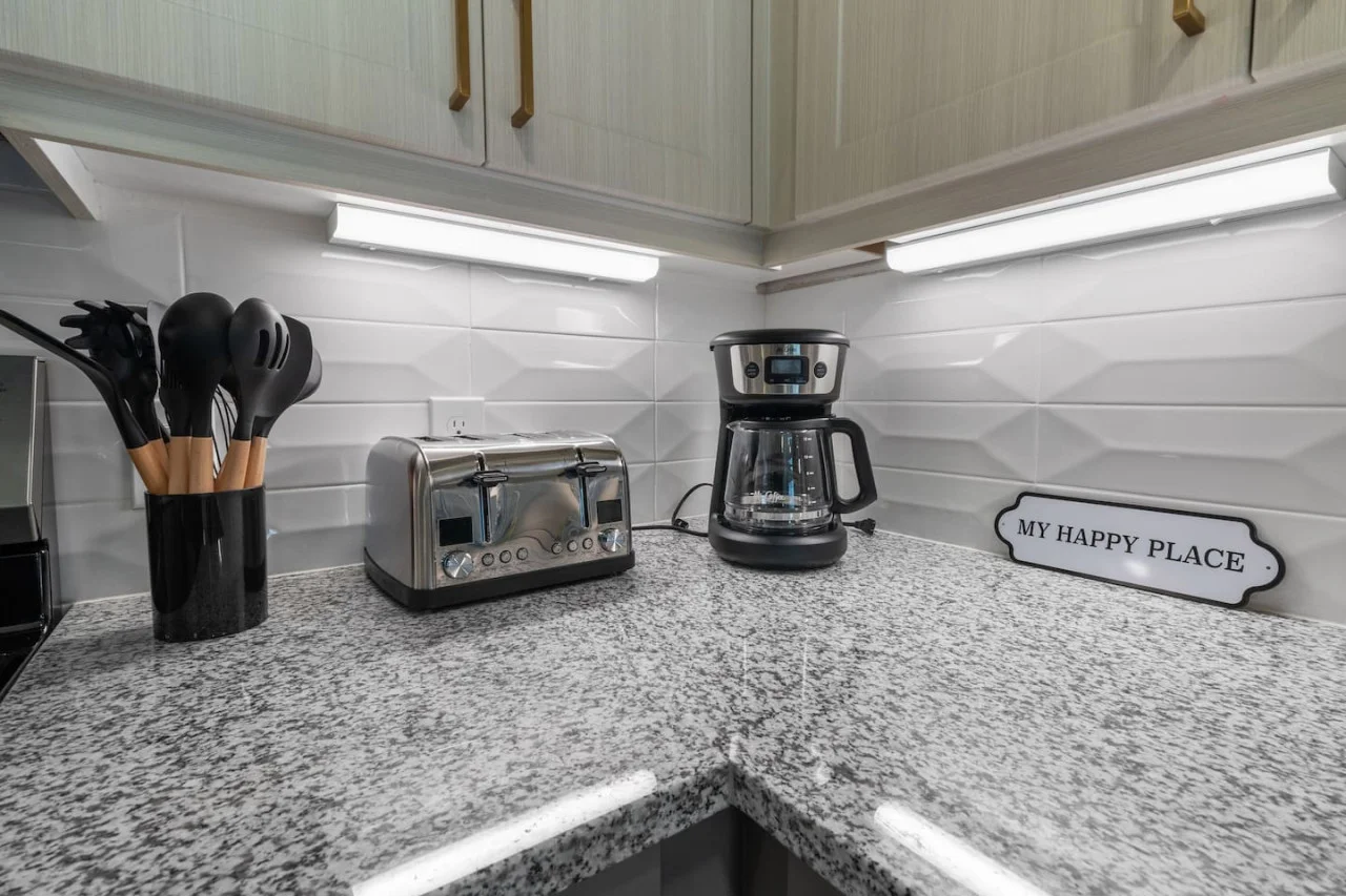 You’ll love the convenience of this fully equipped kitchen, where you can brew coffee, cook meals, or prepare snacks. The cozy layout and warm ambiance make cooking here a delightful part of your stay.