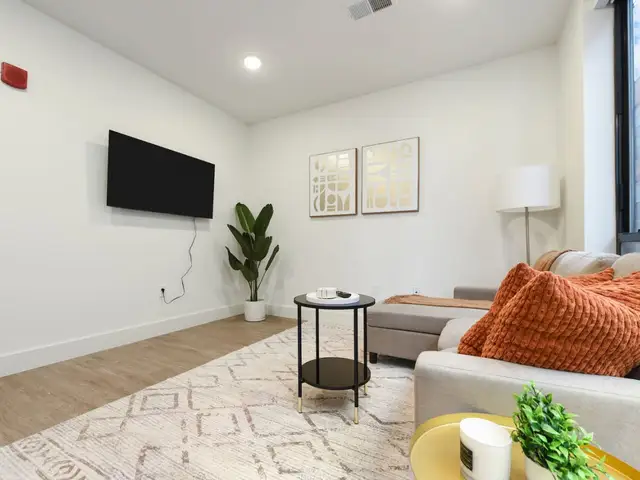 Cozy 1BR/1BA + Gym Near UPMC & Carnegie Mellon