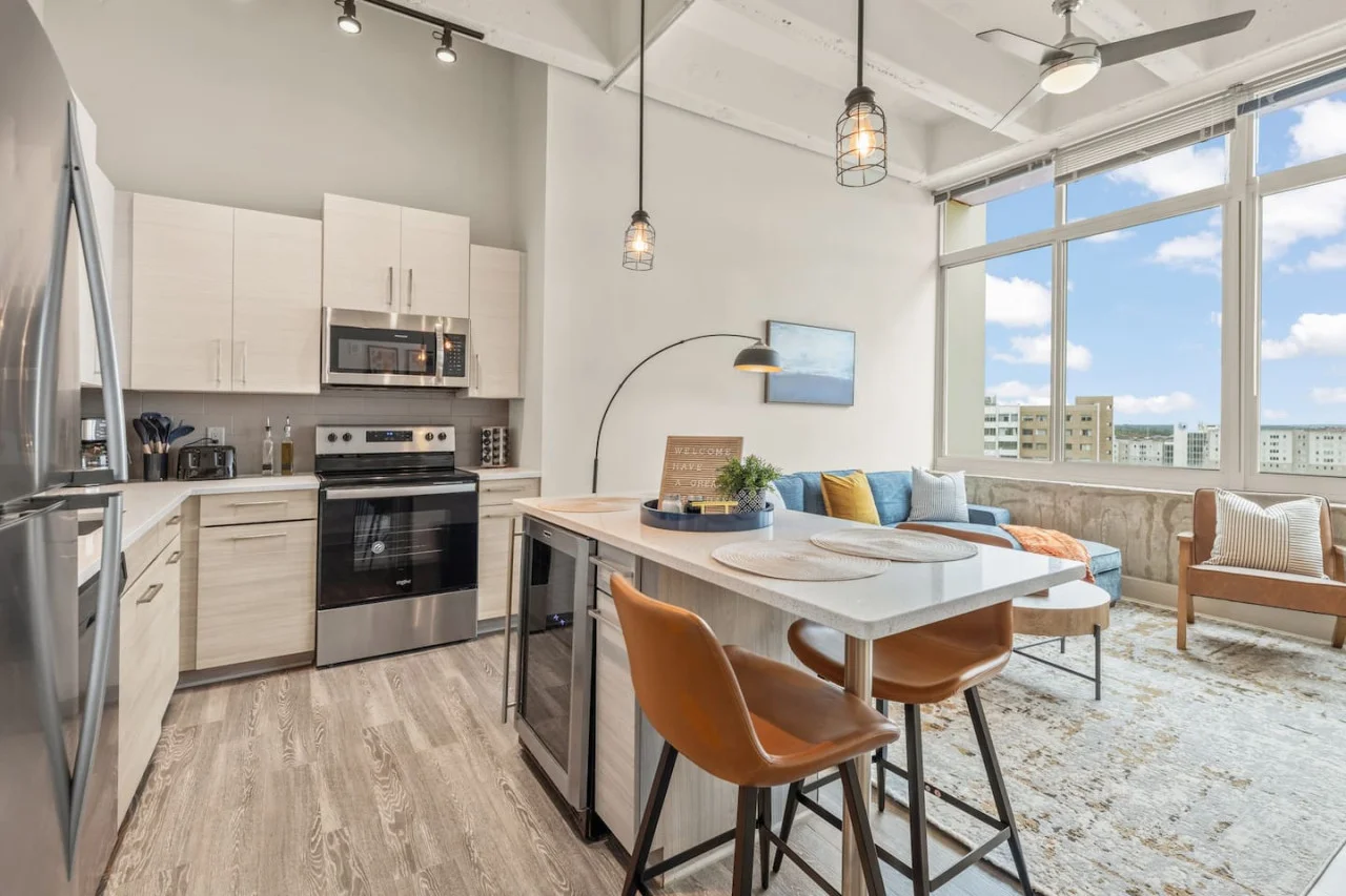 The kitchen’s open layout allows you to move freely as you prepare meals, with everything you need at your fingertips.