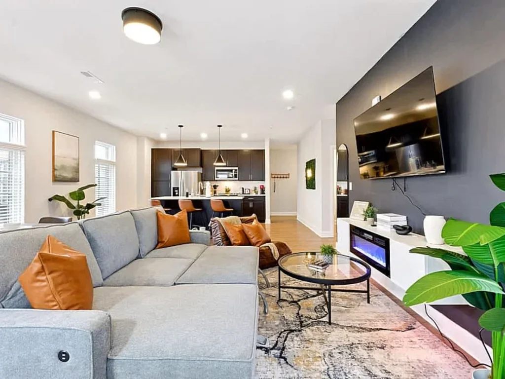 Carmelina Luxe 2BR | Pool, Gym, Free Parking