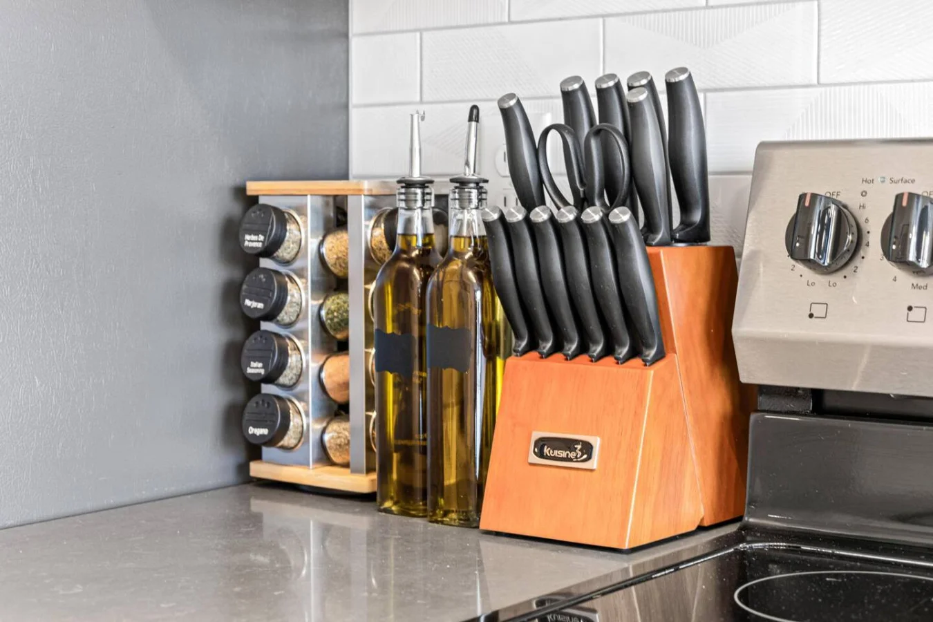 The kitchen’s open layout allows you to move freely as you prepare meals, with everything you need at your fingertips.