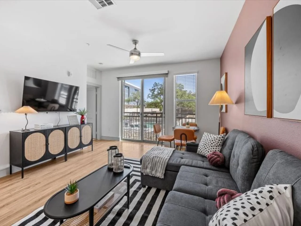 The living room invite you to relax and unwind, with a layout designed to maximize comfort and tranquility.