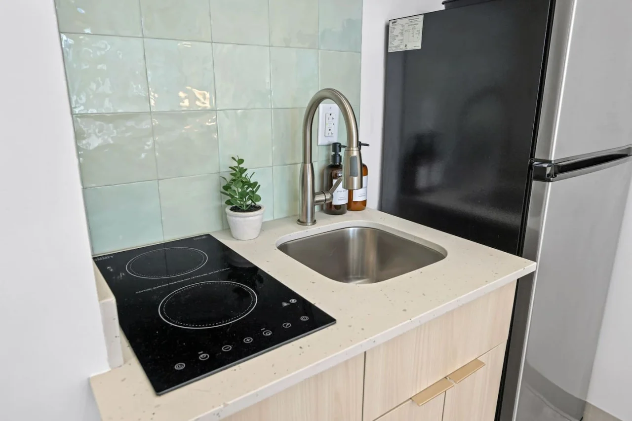 The kitchen’s open layout allows you to move freely as you prepare meals, with everything you need at your fingertips.