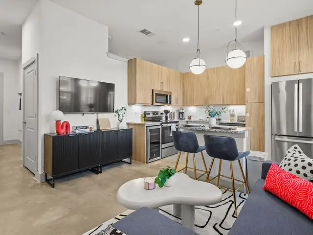 King 1BR/1BA | Pool+ Parking | 5 min to Galleria