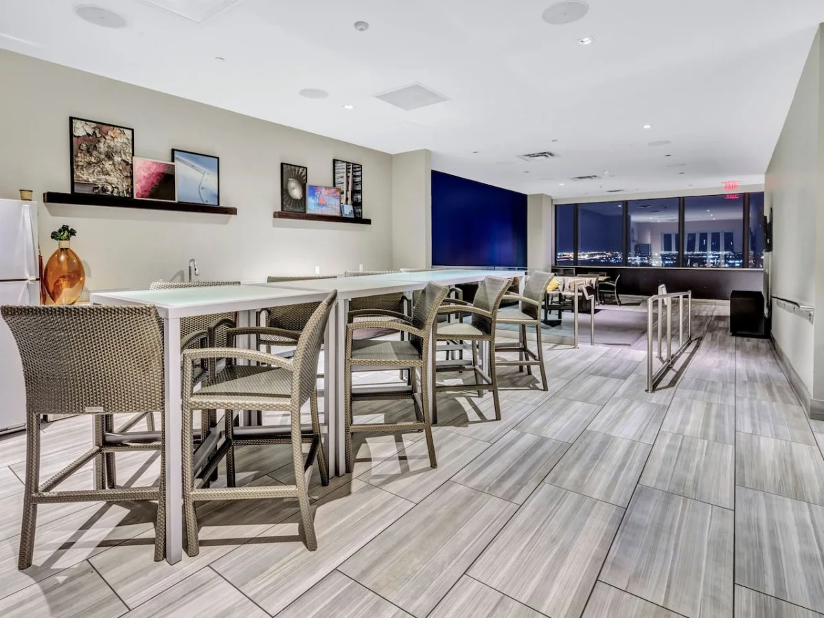 An open-concept area featuring a modern furnishings, and a stylish entertainment setup—ideal for gatherings and relaxation.