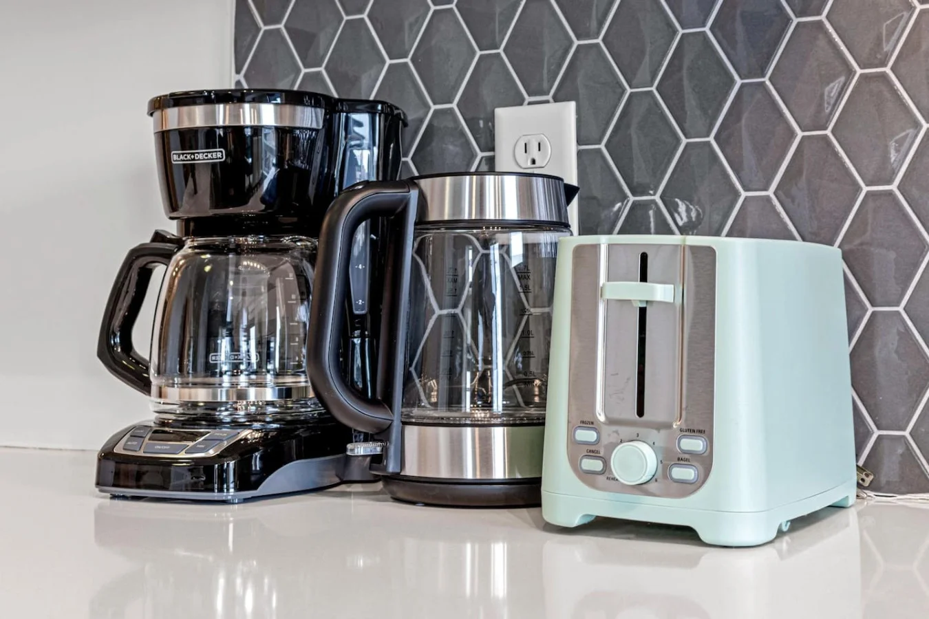 You’ll love the convenience of this fully equipped kitchen, where you can brew coffee, cook meals, or prepare snacks. The cozy layout and warm ambiance make cooking here a delightful part of your stay.