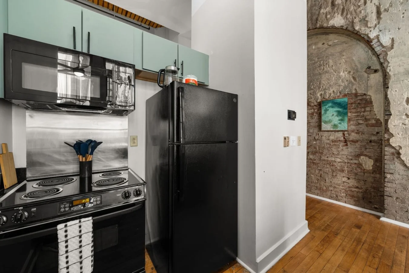 Fridge/freezer, full oven and microwave.