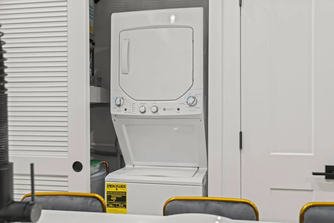 In-unit private washer/dryer for added convenience .