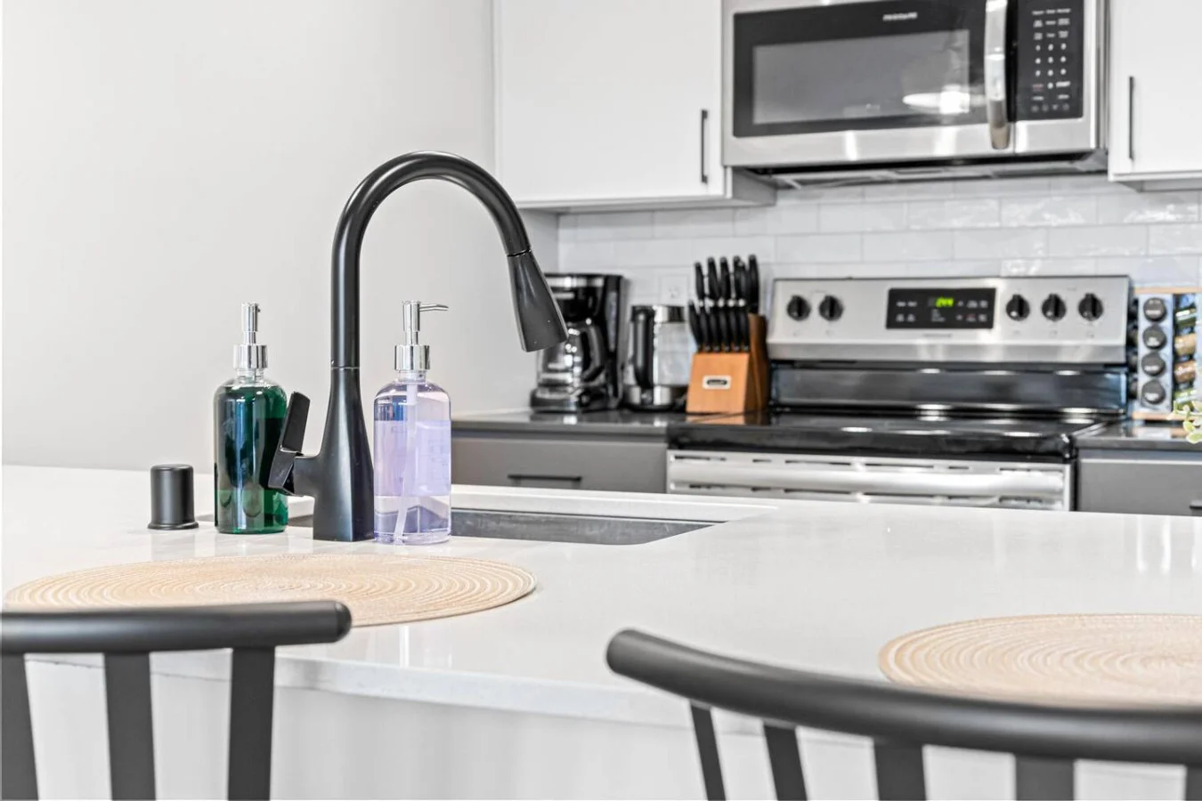 The kitchen’s open layout allows you to move freely as you prepare meals, with everything you need at your fingertips.