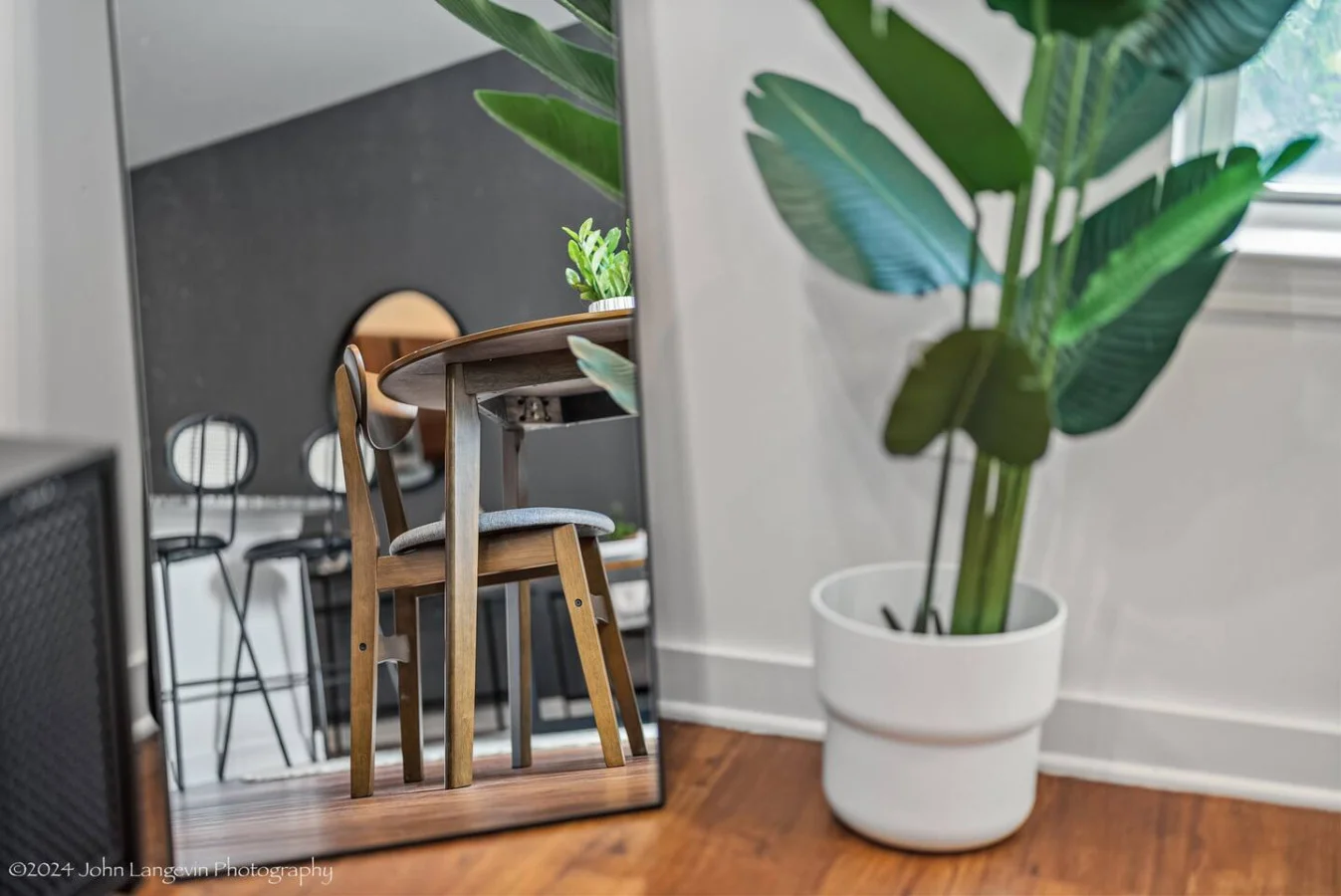 You are surrounded by tasteful decor and warm tones for a perfect setting for any occasion.