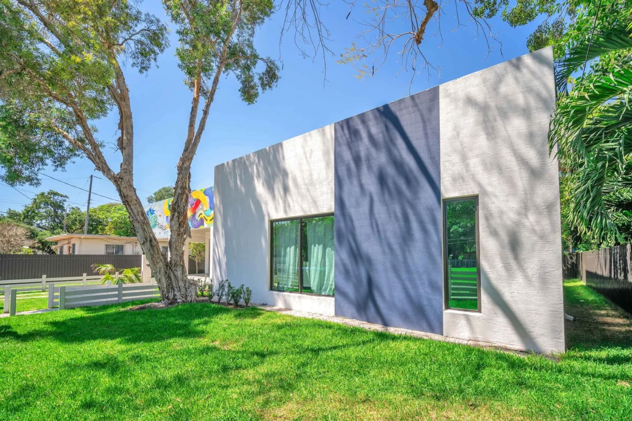 The house’s exterior is a blend of modern and classic design elements, creating a welcoming and stylish facade.