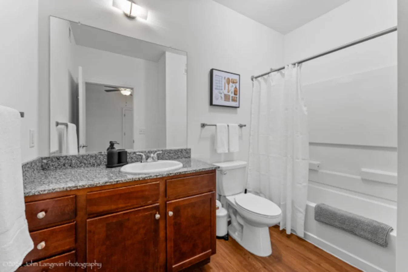 Step into this sparkling clean bathroom, offering you a refreshing retreat. Enjoy a hot shower surrounded by serene forest vibes, and wrap yourself in soft towels after a long day of exploring or relaxing.