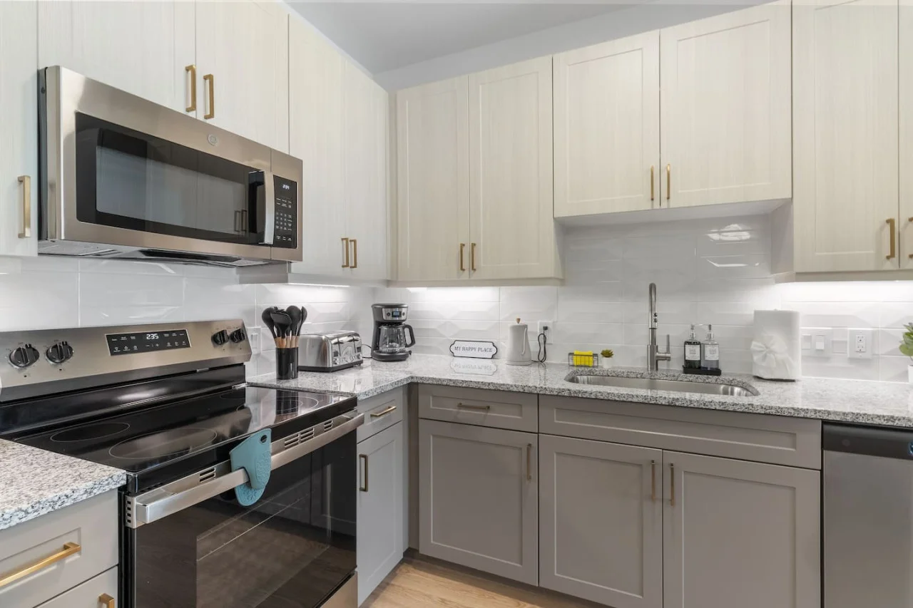 The kitchen’s open layout allows you to move freely as you prepare meals, with everything you need at your fingertips.