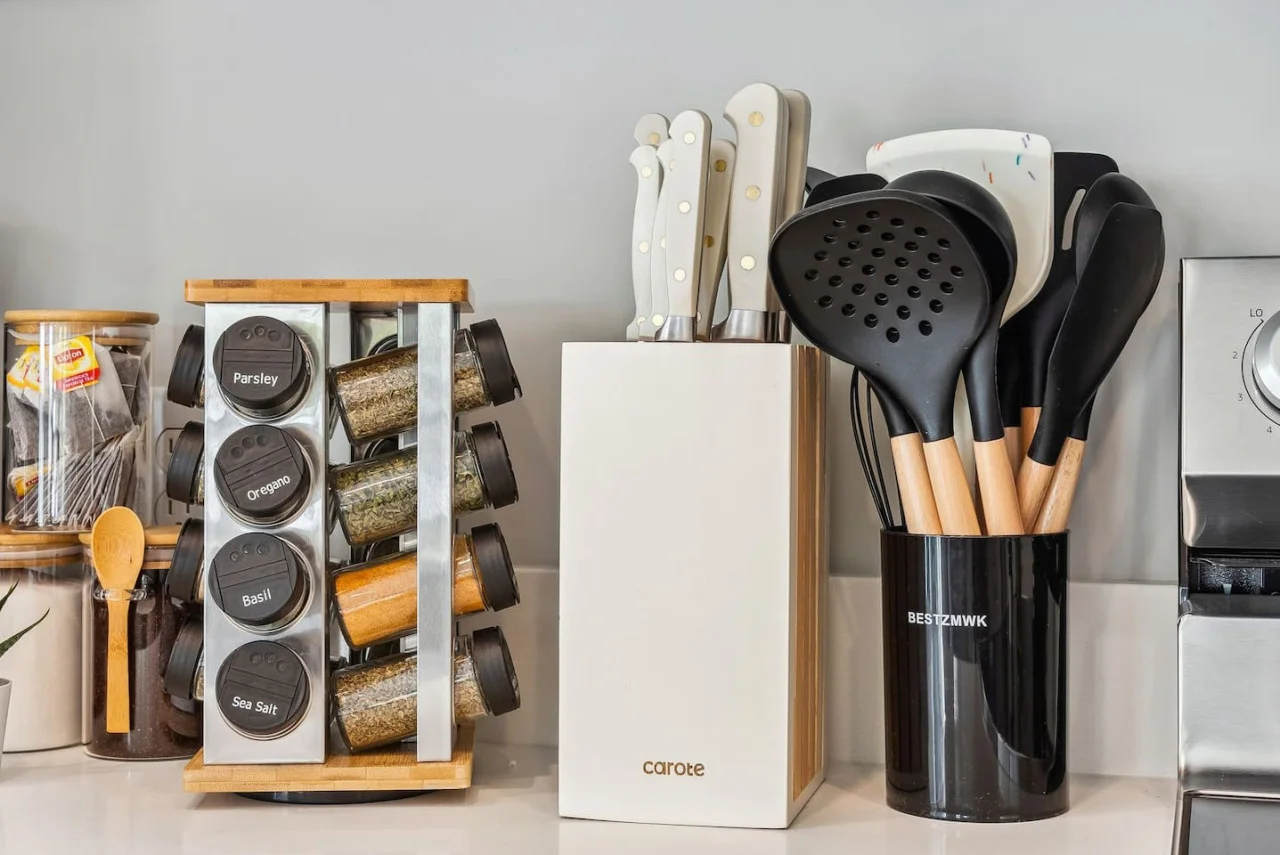 The kitchen’s open layout allows you to move freely as you prepare meals, with everything you need at your fingertips.