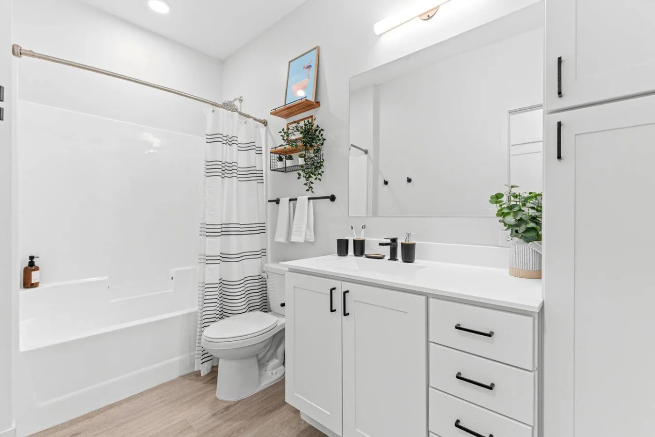 Pack light! Our clean bathroom comes with fresh towels, toiletries, and a shower/tub combo for your comfort.