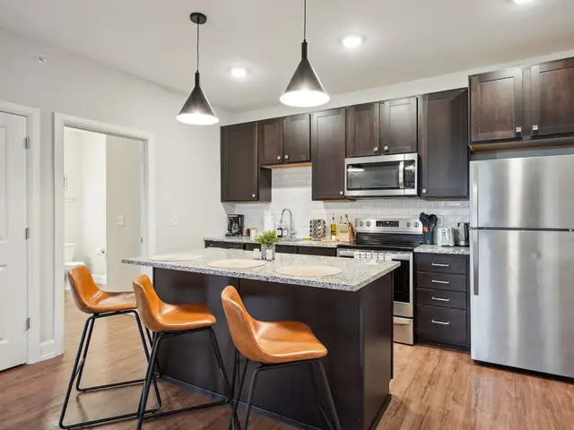 Italian Village Hideaway – Steps from Art & Eats