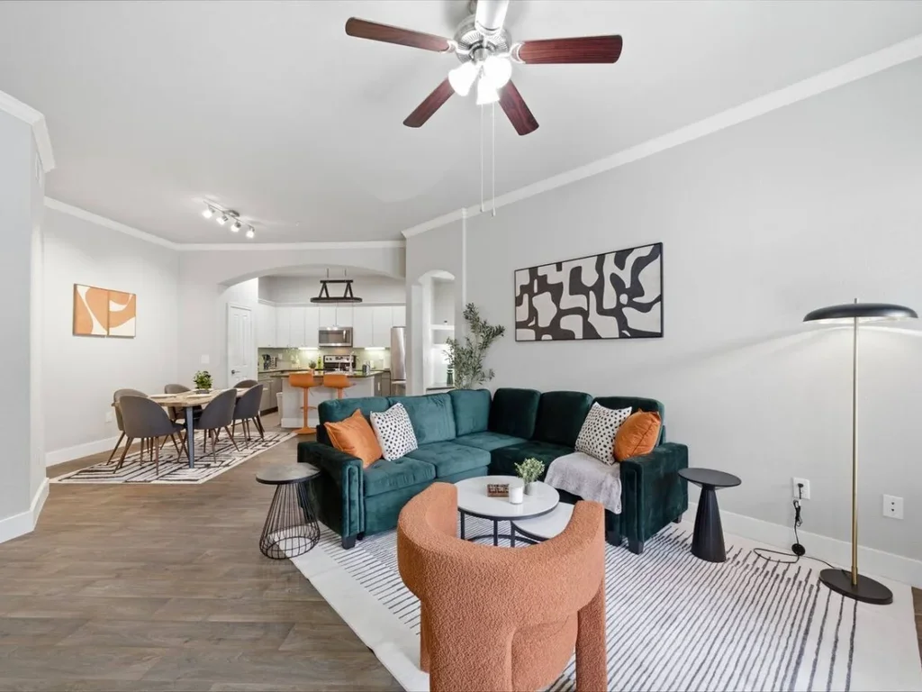 Sleeps 5 | Downtown & Sport Stadiums Nearby | Pool + Gym + Free Parking