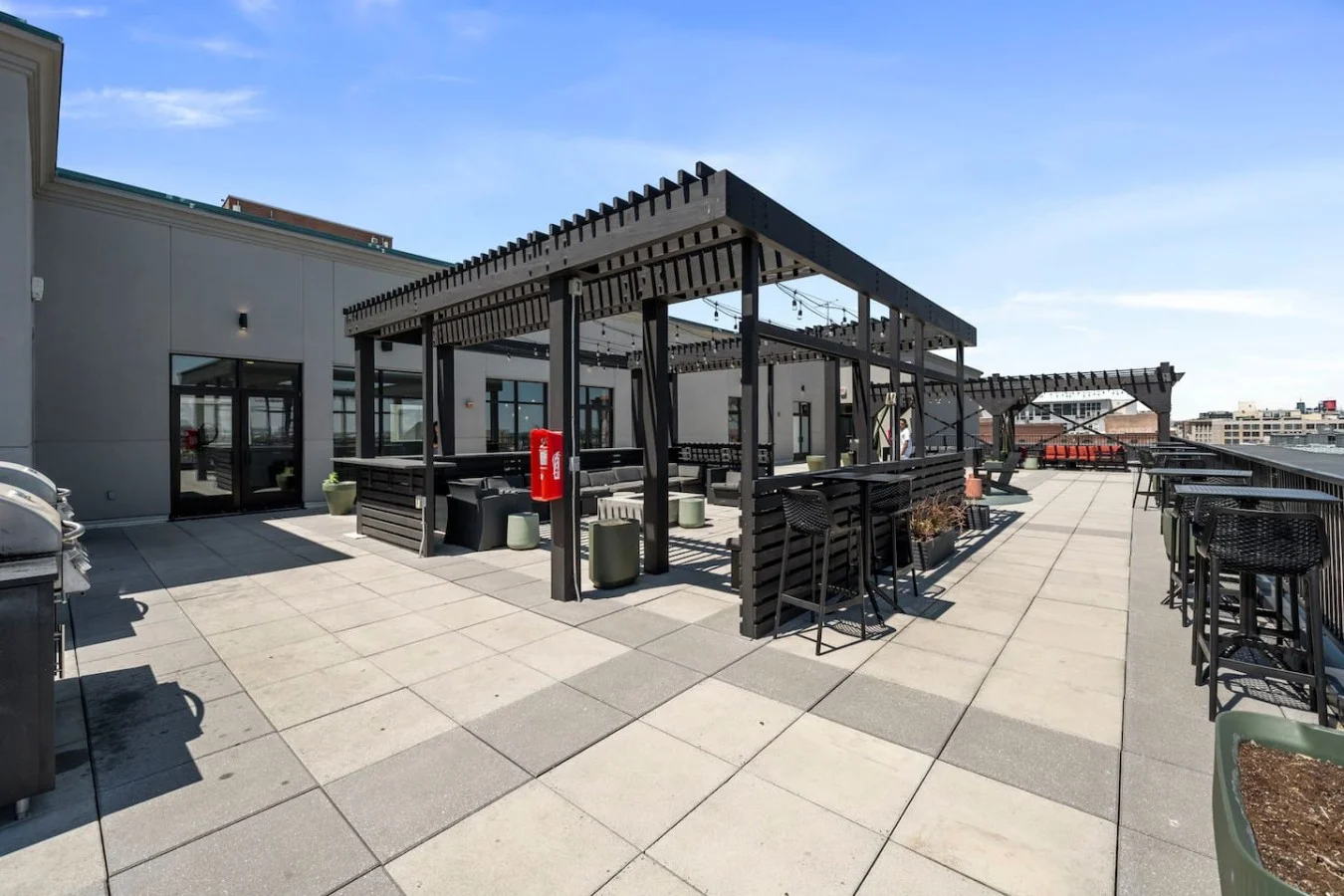 You can enjoy al fresco dining on the rooftop equipped with a grill area and ample seating
