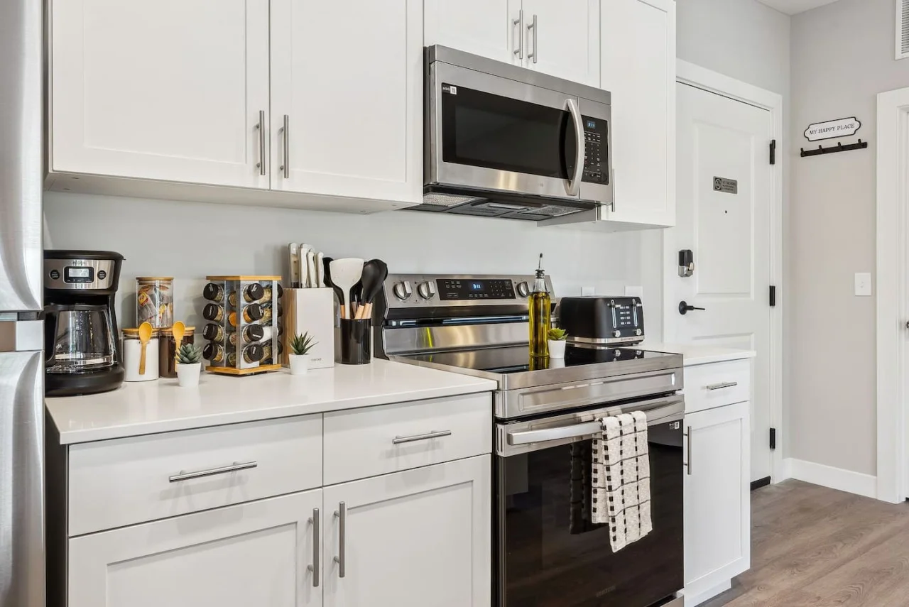 You’ll love the convenience of this fully equipped kitchen, where you can brew coffee, cook meals, or prepare snacks. The cozy layout and warm ambiance make cooking here a delightful part of your stay.